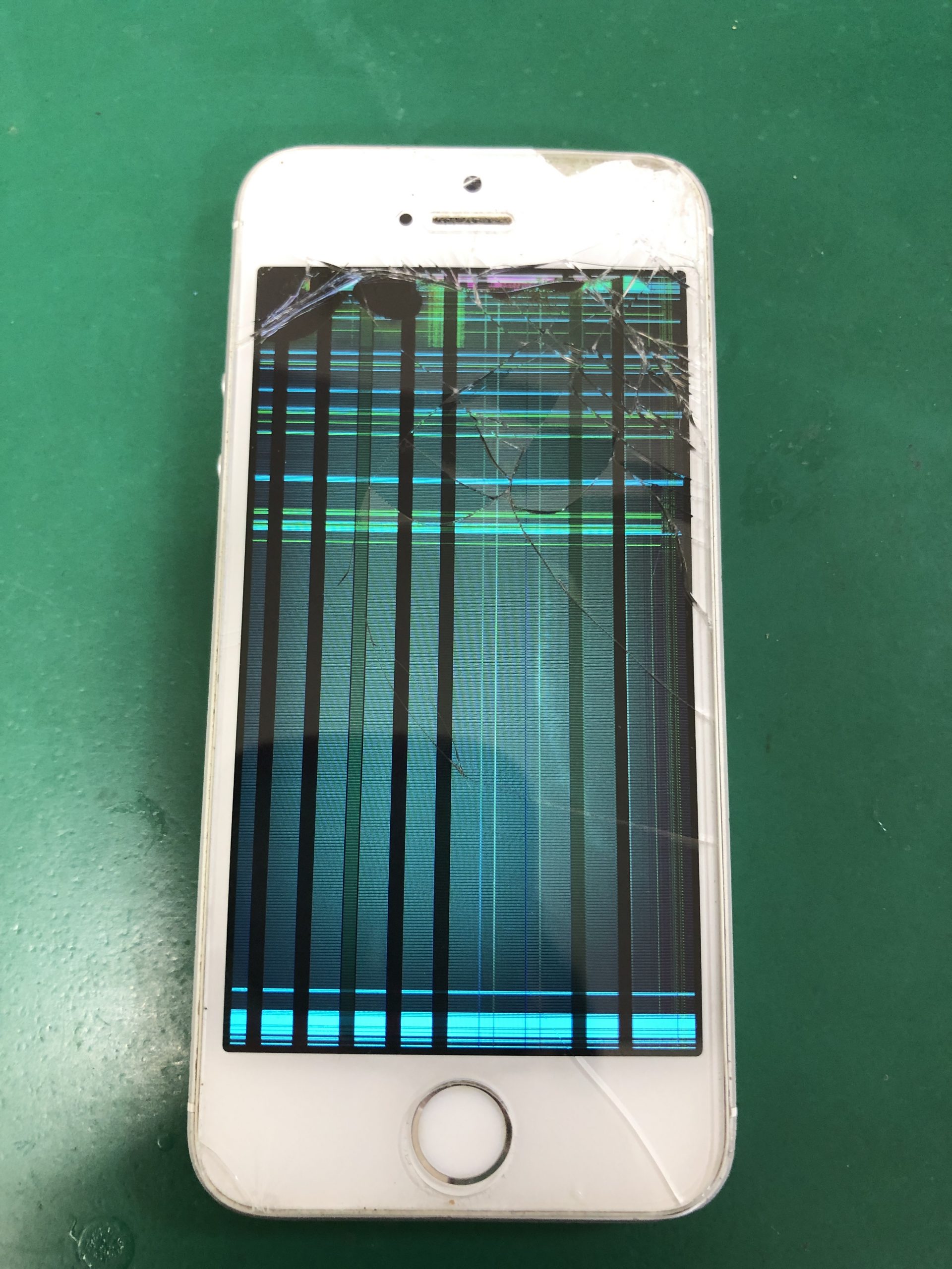 iPhoneの修理で多いのは画面割れです。